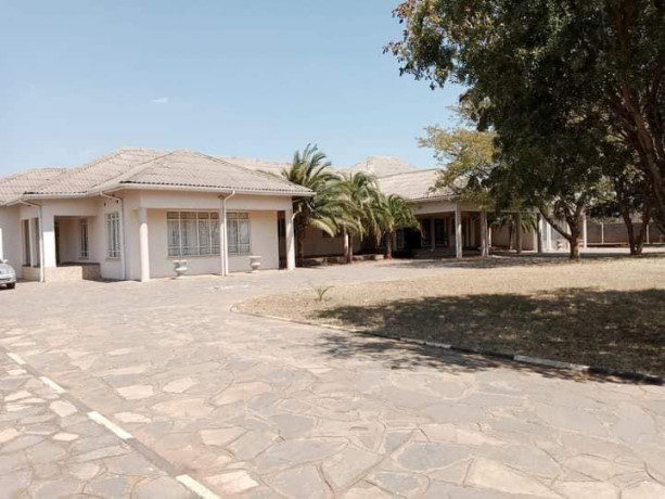 8-bedroom-house-for-sale-in-woodlands-big-1