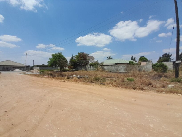 20m-by-30m-plot-for-sale-in-meanwood-big-1