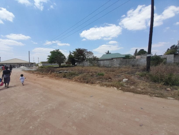 20m-by-30m-plot-for-sale-in-meanwood-big-4