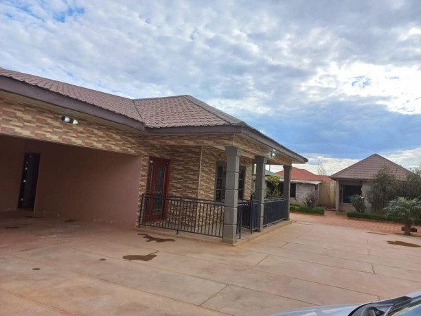 4-bedroom-house-for-sale-in-lilayi-big-1