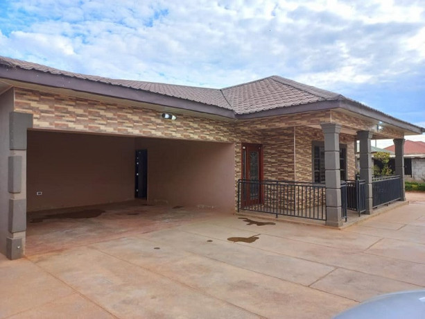 4-bedroom-house-for-sale-in-lilayi-big-4