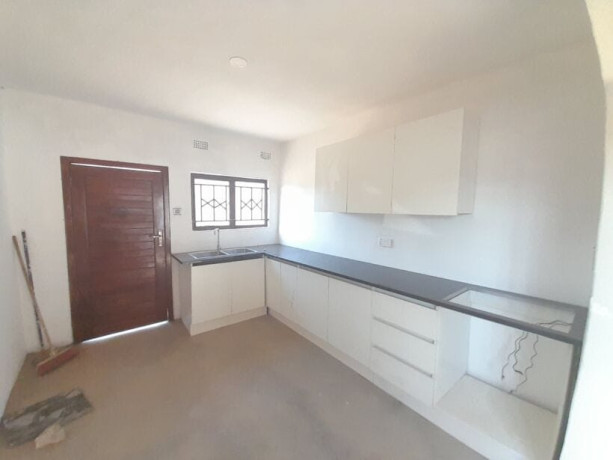 2-bedroom-house-for-sale-in-meanwood-big-5