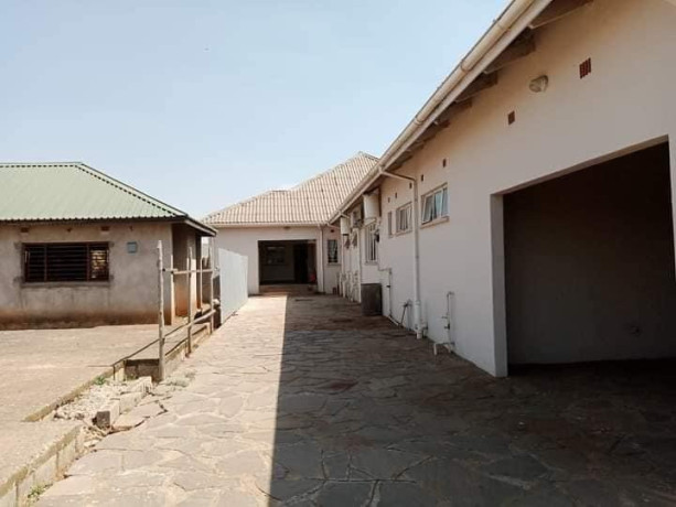 8-bedroom-house-for-sale-in-chalala-big-0