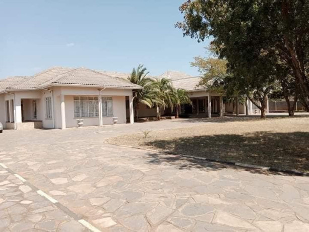 8-bedroom-house-for-sale-in-chalala-big-1