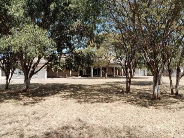 8-bedroom-house-for-sale-in-chalala-big-2