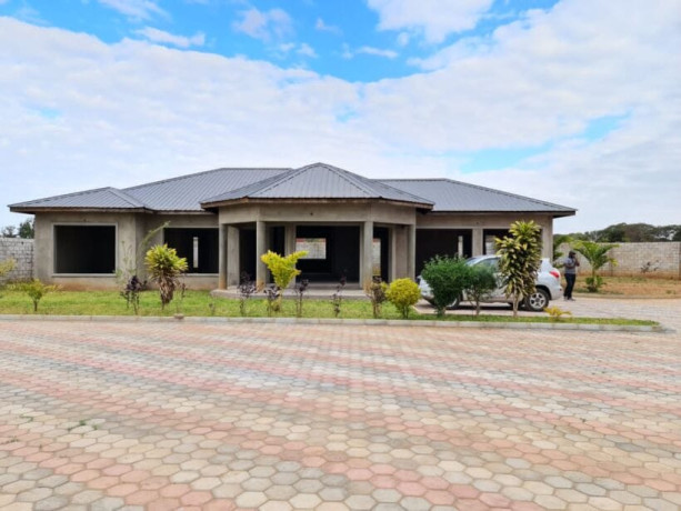 complex-of-9-free-standing-bungalows-in-makeni-big-5