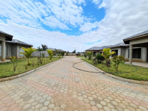 complex-of-9-free-standing-bungalows-in-makeni-big-1