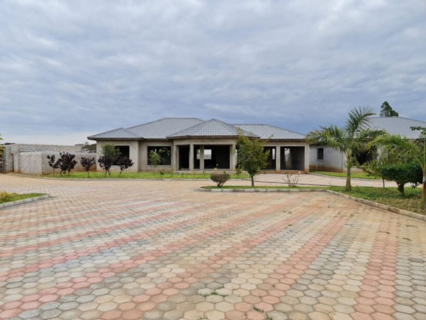 complex-of-9-free-standing-bungalows-in-makeni-big-7