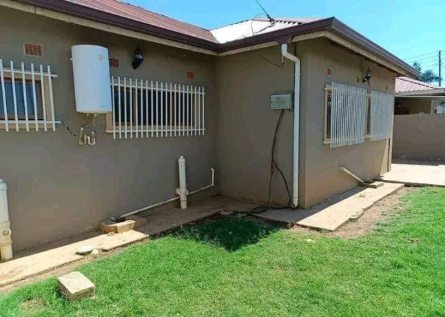 2-bedroom-flat-for-rent-in-ibex-meanwood-big-2