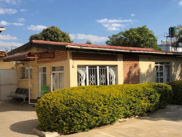 property-for-sale-in-rhodes-park-big-3