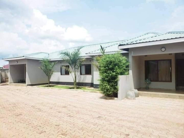 2-bedroom-flat-for-rent-in-chalala-big-5