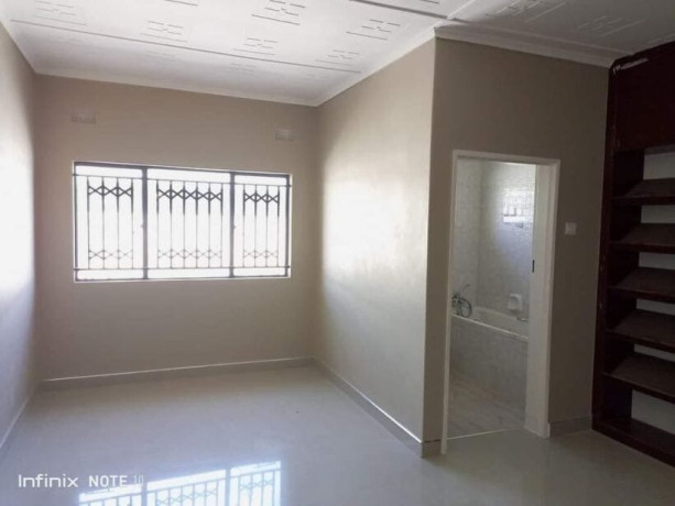 2-bedroom-flat-for-rent-in-chalala-big-9