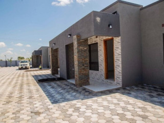 2-bedroom-flat-for-rent-in-meanwood-ndeke