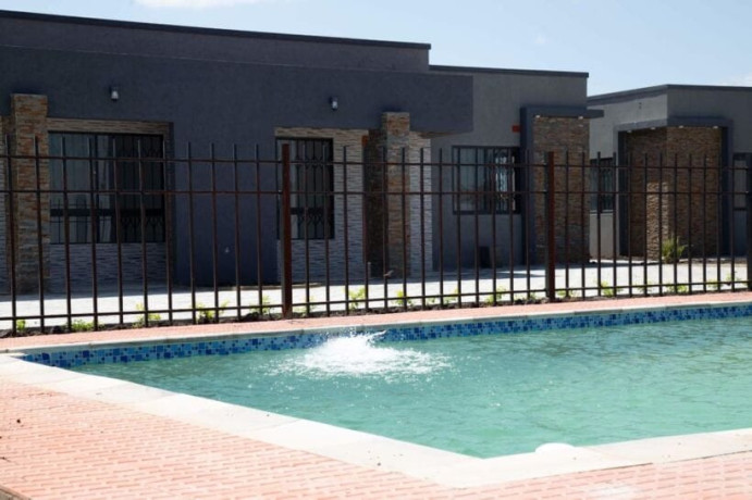 2-bedroom-flat-for-rent-in-meanwood-ndeke-big-1