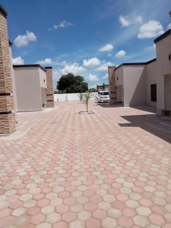 3-bedroom-flats-for-rent-in-ibex-meanwood-big-0