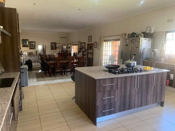 4-bedroom-house-for-sale-in-new-kasama-big-3