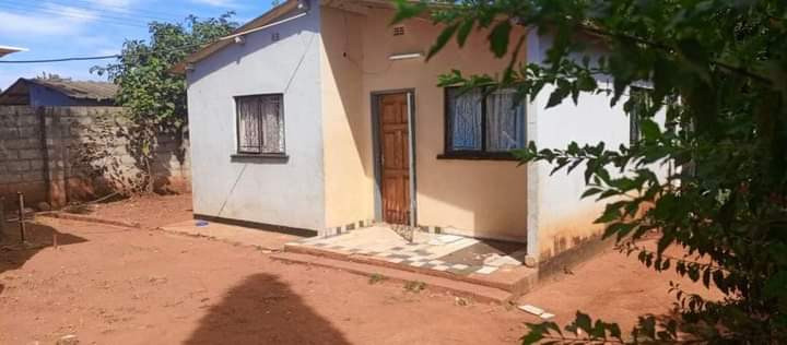 3-bedroom-flat-for-sale-in-chilenje-big-2