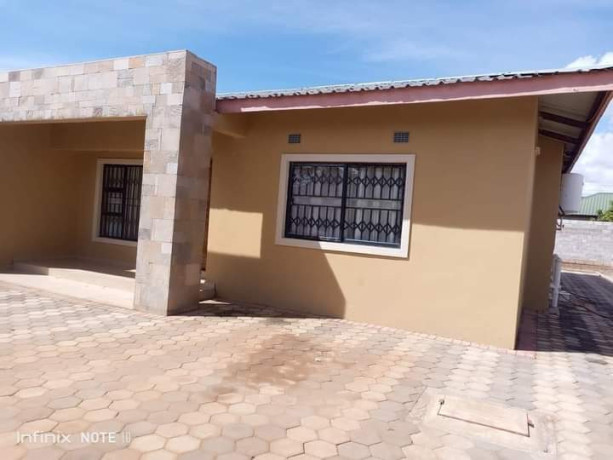 3-bedroom-flat-for-rent-in-chalala-big-5