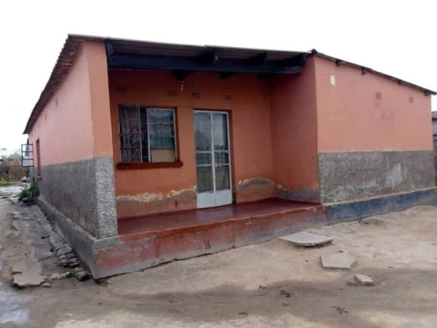 4-bedroom-house-for-sale-in-choma-big-0