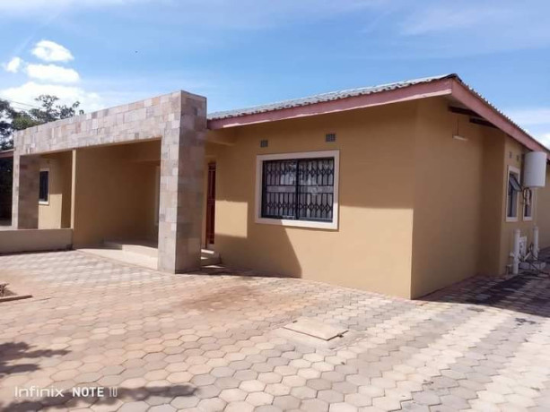 3-bedroom-flat-for-rent-in-chalala-big-2