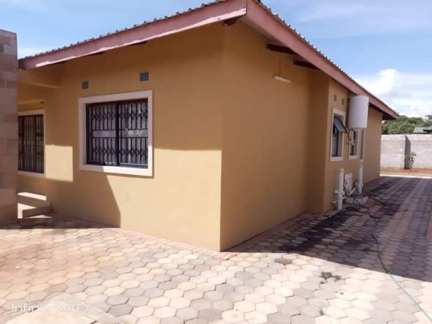 3-bedroom-flat-for-rent-in-chalala-big-9