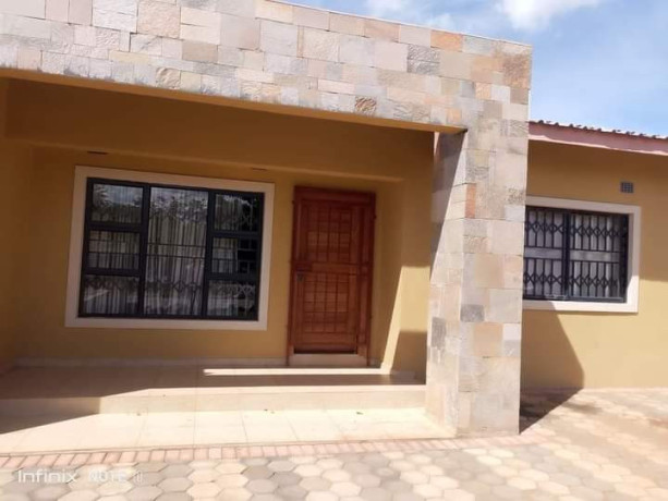 3-bedroom-flat-for-rent-in-chalala-big-1