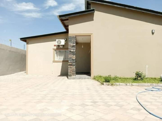 3-bedroom-flat-for-rent-in-chalala-big-8