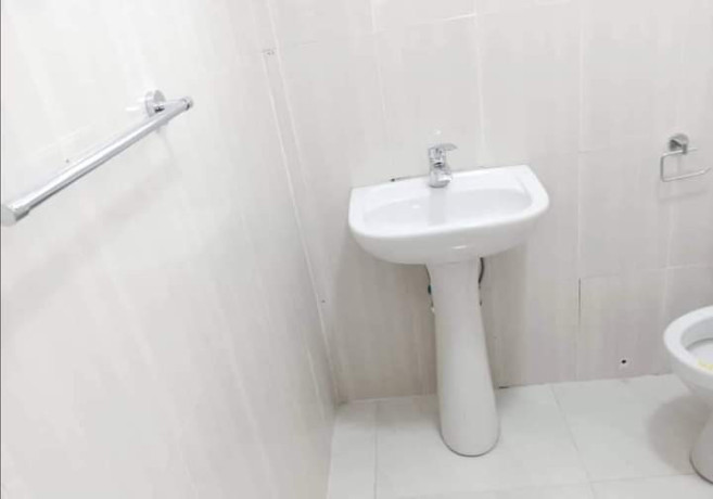 3-bedroom-flat-for-rent-in-makeni-big-6