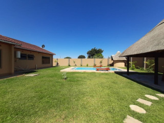 stunning-standalone-house-with-private-pool