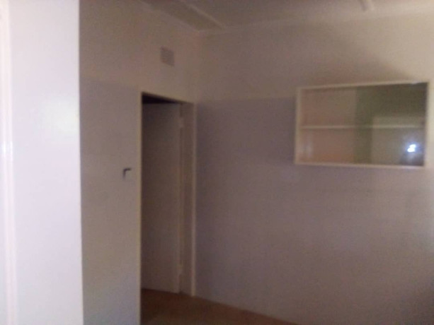 standard-3-bedroomed-in-kabulonga-big-4