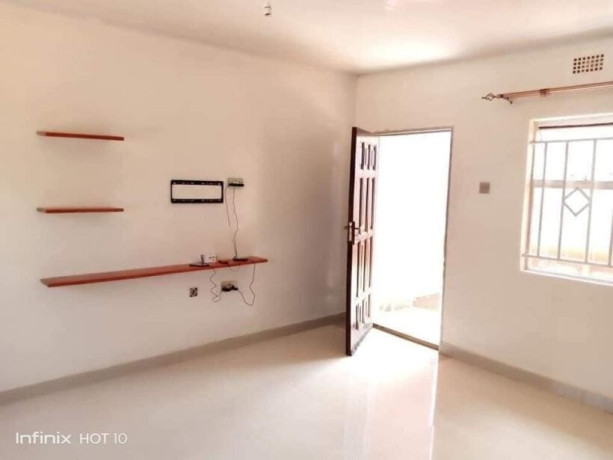 1-bedroom-flat-for-rent-in-chalala-big-3