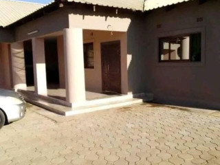 3-bedroom-flat-for-rent-in-chalala