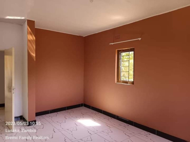 2-bedroom-flat-for-rent-in-chalala-big-5