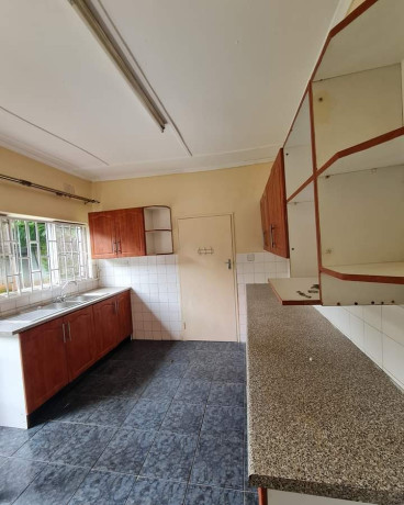 3-bedroom-flat-for-rent-in-kabulonga-big-5