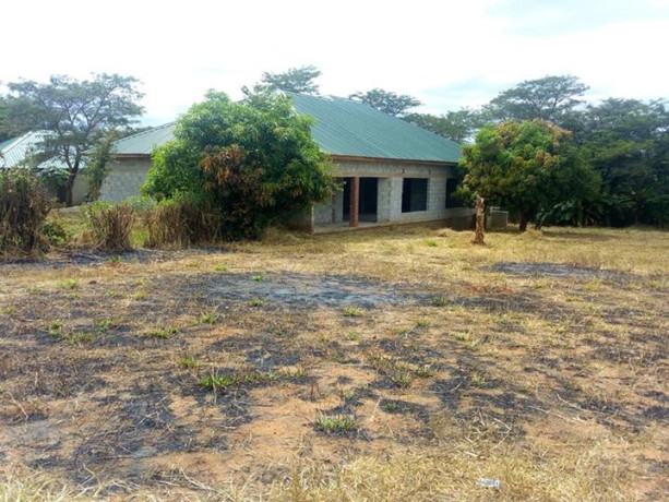 4-bed-4-bath-incomplete-house-for-sale-in-chongwe-big-3