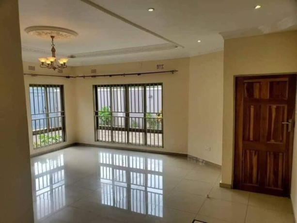 2-bedroom-flat-for-rent-in-chalala-big-8