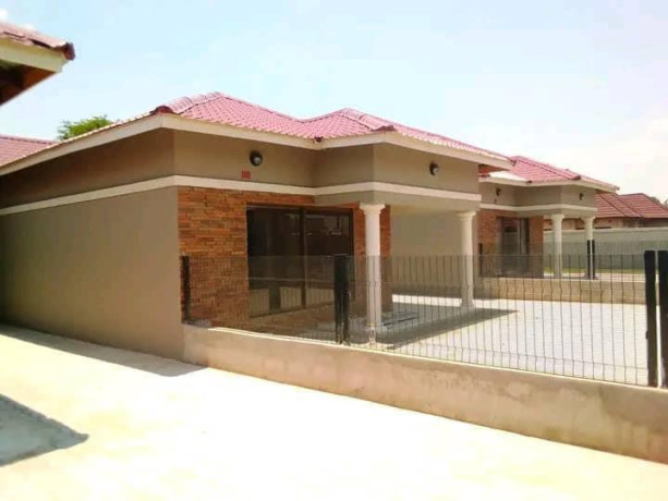 2-bedroom-flat-for-rent-in-meanwood-ibex-big-4