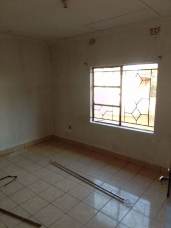 3-bedroom-house-for-rent-in-avondale-big-2