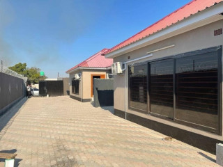 3-bedroom-flat-for-rent-in-meanwood-ndeke