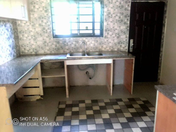 2-bedroom-flat-for-rent-in-meanwood-big-4