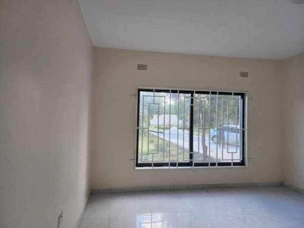 3-bedroom-flat-for-rent-in-meanwood-ibex-big-2