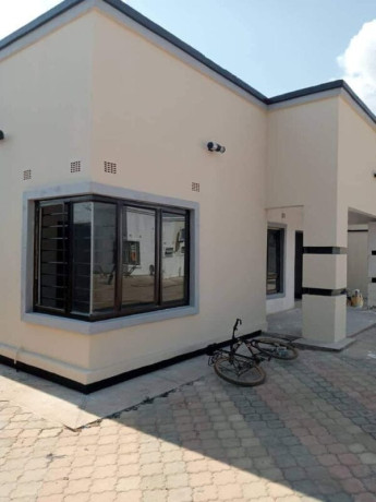 3-bedroom-flat-for-rent-in-meanwood-ibex-big-4