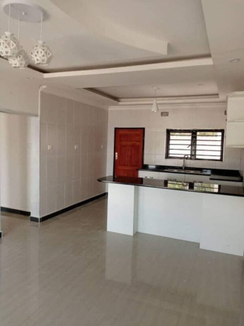 3-bedroom-flat-for-rent-in-meanwood-ibex-big-2