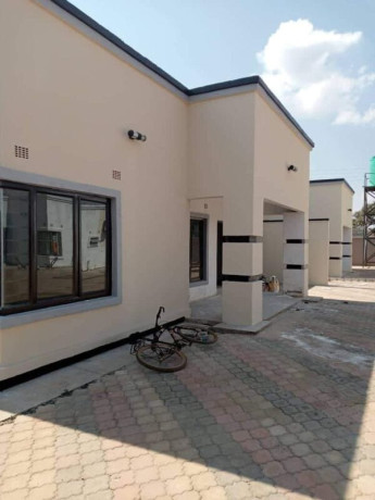 3-bedroom-flat-for-rent-in-meanwood-ibex-big-5