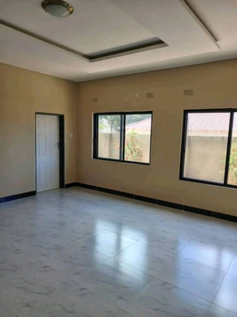 stunning-flat-with-master-bedroom-in-serene-location-big-0