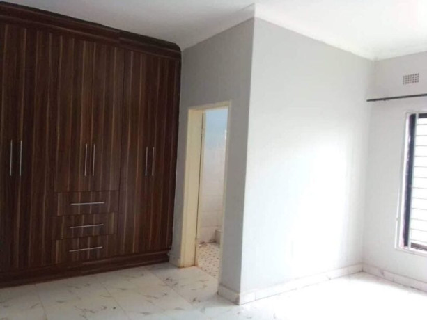 2-bedroom-flat-for-rent-in-chalala-big-5