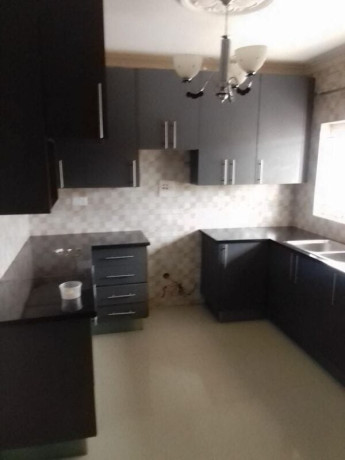 2-bedroom-flat-for-rent-in-meanwood-big-3