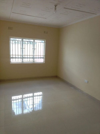 2-bedroom-flat-for-rent-in-meanwood-ibex-big-5