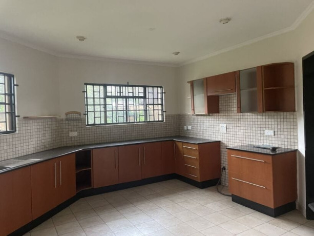 spacious-3-bedroom-house-with-swimming-pool-in-prospect-hill-big-2