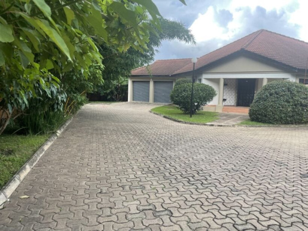 spacious-3-bedroom-house-with-swimming-pool-in-prospect-hill-big-0